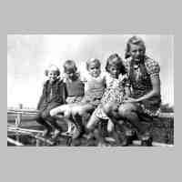 071-0071 1943 - V. r. Gretel Weinberg, Berliner Kind, Waltraut Kleist, Berliner Kind und Margarete Toeppner.jpg